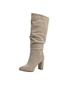 Bota taupe de cuero gamuzado para mujer, con parte superior arrugada que aporta un toque moderno y desenfadado.