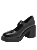 Zapato negro de charol para mujer con correa ajustable y hebilla, ideal para ocasiones formales e informales.