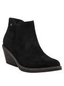 Botín negro de cuero para mujer, estilo casual, con diseño ankle boot que cubre el tobillo, ideal para uso diario.