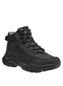 Botín negro outdoor para hombre, ideal para actividades al aire libre, con caña media que soporta el tobillo.
