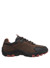 Zapatilla de trekking café con suela antideslizante y puntera reforzada, ideal para terrenos variados.