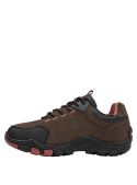 Zapatilla café de hombre, robusta para trekking, material sintético/textil, ideal para actividades outdoor.