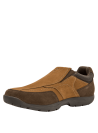 Zapato casual camel de cuero con perforaciones laterales para ventilación, ofreciendo comodidad y un toque moderno.