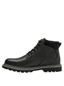 Calzado masculino robusto de cuero negro, diseño casual, costura visible y suela antideslizante para exteriores.