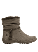 Calzado de cuero taupe para mujer, bota estilo casual con borde de peluche y diseño antideslizante para climas fríos.