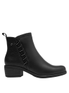 Botín negro para mujer con tirador trasero que facilita el calzado, combinando elegancia y funcionalidad.