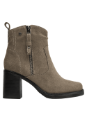 Botín de cuero taupe para mujer, estilo casual, con diseño elegante y taco estable, perfecto para combinar con vestuario.