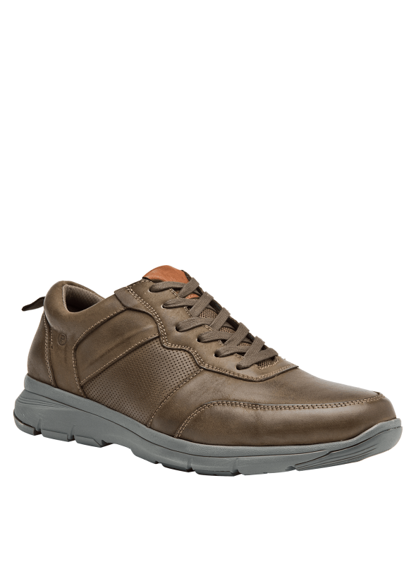 Zapato de cuero camel para hombre, estilo casual, con detalles perforados en los laterales que mejoran la ventilación.