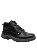 Botín masculino en cuero negro, cierre con cordones y suela gruesa, perfecto para combinar con jeans o chinos.