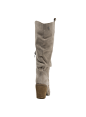 Bota casual de cuero taupe para mujer, diseño moderno con protección contra frío y humedad.