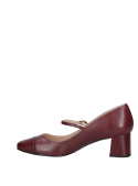 Zapato Mary Jane burdeos de cuero para mujer, con puntera redondeada que añade sofisticación y comodidad al diseño.