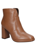 Botín camel de cuero para mujer, con caña corta y tacón grueso, perfecto para ocasiones formales e informales.