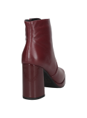 Botín casual burdeos para mujer, diseño sofisticado y moderno, altura extra sin sacrificar practicidad ni confort.