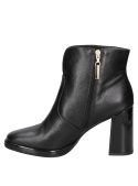 Calzado de cuero negro para mujer, con tacón grueso y alto, ofreciendo estabilidad y comodidad prolongada.