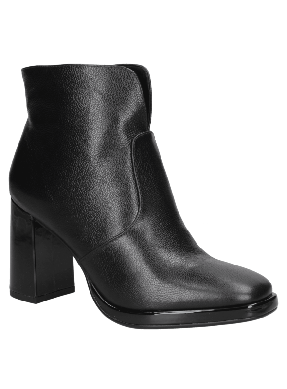 Botín camel de cuero para mujer, con caña corta y tacón grueso, perfecto para ocasiones formales e informales.