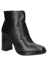 Botín negro de cuero para mujer, estilo casual, con diseño elegante y moderno, caña corta y punta redondeada.
