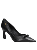 Zapato negro de cuero para mujer, estilo casual, con taco aguja alto y punta afilada, ideal para eventos formales.