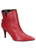 Botín rojo de cuero para mujer, diseño elegante con taco fino y lazo decorativo, ideal para ocasiones formales.