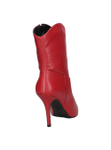 Botín rojo de cuero para mujer, con talón tipo aguja y cierre lateral, combinando moda y funcionalidad en eventos nocturnos.