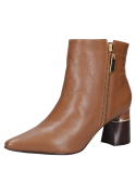 Elegante botín camel de cuero para mujer, cubre hasta el tobillo con punta puntiaguda para un look sofisticado.