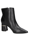 Botín casual de cuero negro para mujer, estructura cerrada hasta el tobillo, proporcionando comodidad y sofisticación.