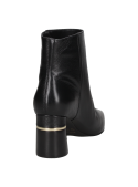 Elegante botín negro de cuero para mujer, estilo casual, con punta ligeramente puntiaguda para una apariencia estilizada.