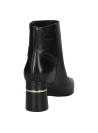 Elegante botín negro de cuero para mujer, estilo casual, con punta ligeramente puntiaguda para una apariencia estilizada.