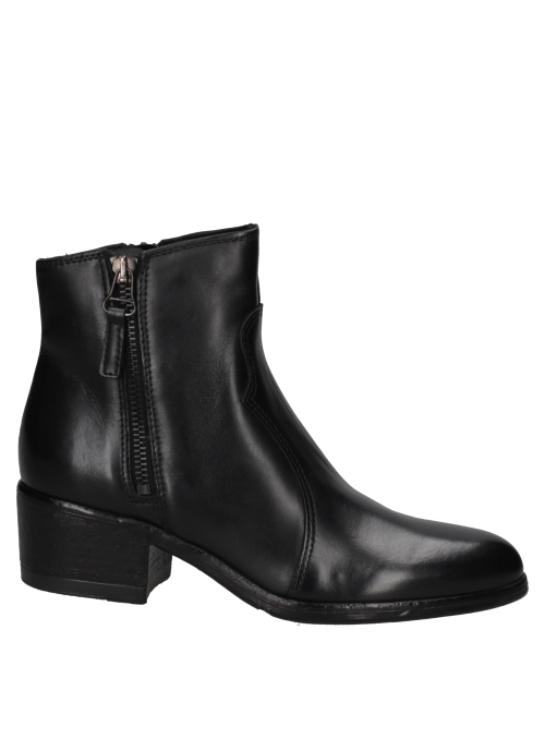 Botín de cuero negro para mujer, suela robusta adecuada para diversas superficies, versátil para distintas ocasiones.