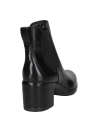Botín de cuero negro estilo Chelsea para mujer, con suela de goma que ofrece buen agarre y estabilidad diaria.