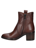 Calzado casual de cuero café, botín para mujer con lengüeta ancha integrada, fácil de combinar con jeans o vestidos.