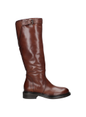 bota de cuero café para mujer, diseño atemporal con punta redondeada, ideal para eventos formales y looks casuales.