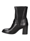 Botín de cuero negro con correas decorativas y remaches metálicos, perfecto para un estilo sofisticado y versátil.