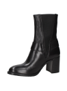 Botín negro de cuero para mujer con diseño de tachas, caña media y tacón cubano, ideal para un uso elegante y moderno.