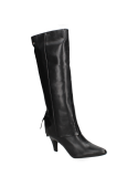 Bota elegante de cuero negro para mujer, versátil y funcional, ideal para quienes buscan estilo y practicidad.