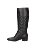 Bota de caño alto en cuero negro, estilo casual, puntera redondeada clásica, perfecta para ocasiones informales y formales.