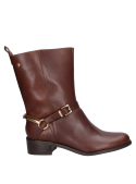 Bota de cuero café para mujer, diseño sofisticado con corte medio y hebilla decorativa, adecuada para climas variados.