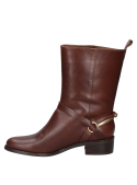Bota de cuero café para mujer, con talón moderado y punta redondeada. Estilo y comodidad en cualquier ocasión.
