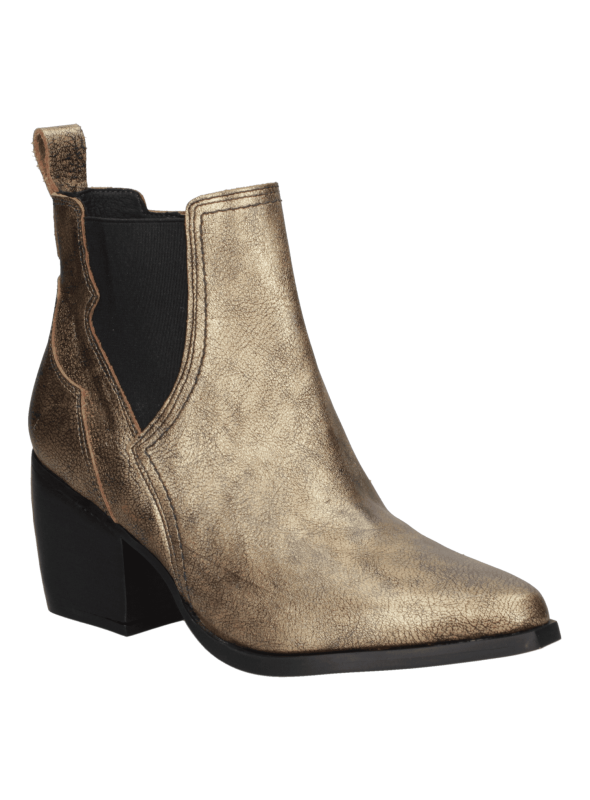 Botín Chelsea color oro de cuero para mujer, con ajuste cómodo gracias al panel elástico y lengüeta trasera.