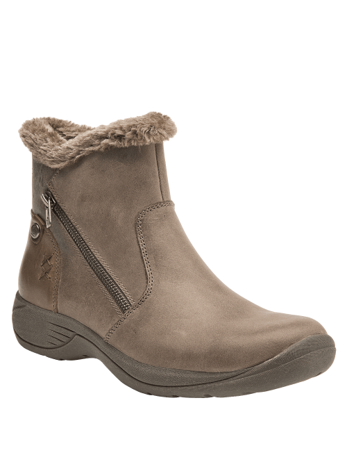 Botín de cuero café para mujer, diseño robusto con lengüeta alta que cubre el tobillo, ideal para invierno.