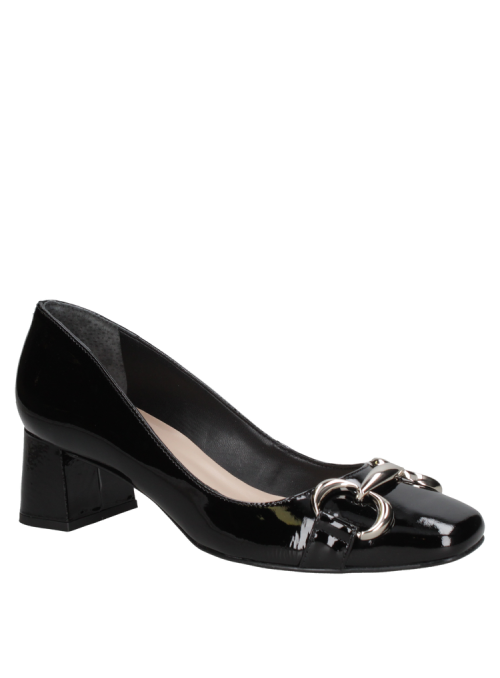 Mocasín negro de charol para mujer, elegante y cómodo, con tacón medio y punta levemente redondeada.