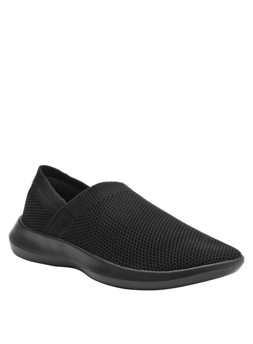 Zapatilla textil negra urbana para hombre, diseño minimalista y práctico, fácil de usar y combinar con atuendos casuales.