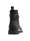 Botín de cuero negro para mujer, estilo urbano con taco de grosor medio, ideal para atuendos casuales y semi-formales.