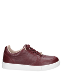 Zapatilla urbana burdeo para mujer, cuero, diseño clásico, suela de goma, ideal para un look moderno diario.