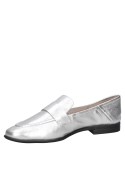 Mocasín de cuero plata para mujer, diseño clásico sin cordones, punta redondeada y suela plana para comodidad urbana.