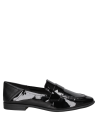 Mocasín negro de cuero para mujer, estilo clásico y elegante, adecuado para combinar con atuendos formales o casuales.