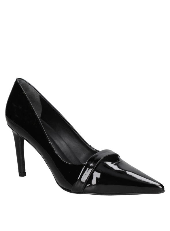 Elegante zapato de charol negro para mujer, con taco alto y acabado brillante, perfecto para ocasiones nocturnas.