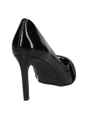 Zapato de charol negro de cuero para mujer, ideal para eventos formales, con suela delgada y estilizada.