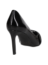Zapato de charol negro de cuero para mujer, ideal para eventos formales, con suela delgada y estilizada.