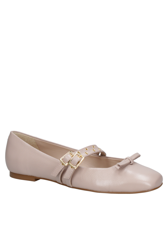 Zapato tipo ballerina rosado de cuero para mujer, diseño casual con correa decorativa y hebillas sobre el empeine.
