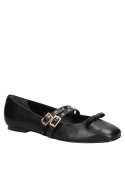 Zapato ballerina negro de cuero, estilo casual, con superficie lisa y lazo que complementa su apariencia delicada.